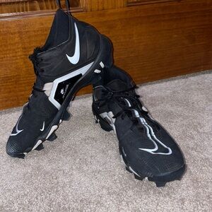 Nike FastFlex cleats Black and White Athletic Shoes Mens size 8